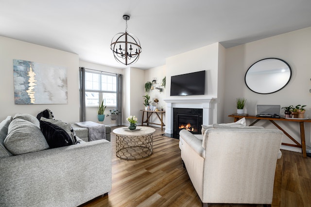 white%20living%20room%20with%20white%20furniture%20and%20a%20fire%20in%20the%20fireplace